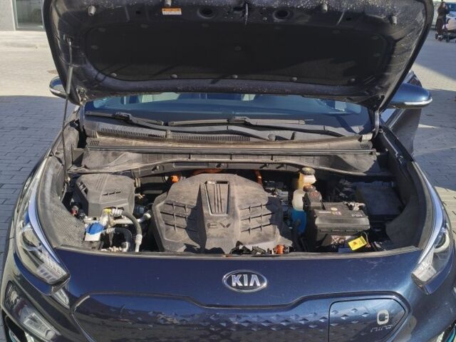 Синій Кіа Niro, об'ємом двигуна 0 л та пробігом 100 тис. км за 19300 $, фото 6 на Automoto.ua