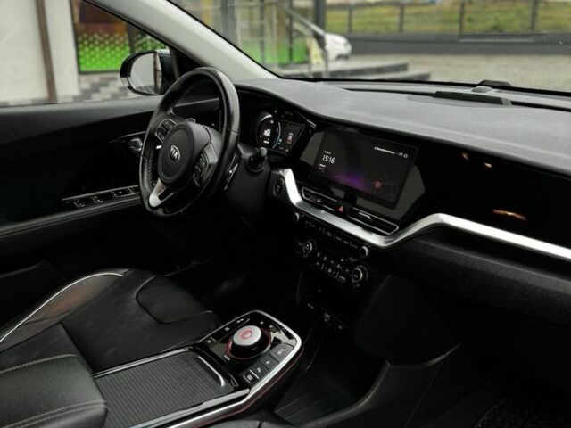 Синий Киа Niro, объемом двигателя 0 л и пробегом 93 тыс. км за 19999 $, фото 5 на Automoto.ua