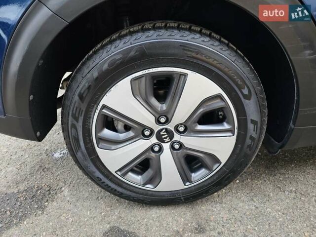 Синий Киа Niro, объемом двигателя 1.58 л и пробегом 179 тыс. км за 14400 $, фото 12 на Automoto.ua