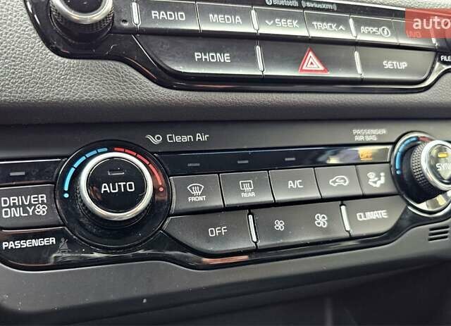 Синий Киа Niro, объемом двигателя 1.58 л и пробегом 179 тыс. км за 14400 $, фото 33 на Automoto.ua