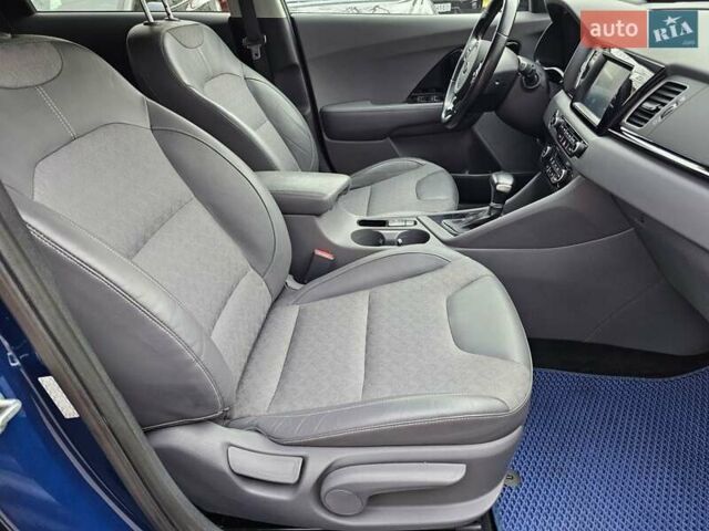 Синий Киа Niro, объемом двигателя 1.58 л и пробегом 179 тыс. км за 14400 $, фото 16 на Automoto.ua