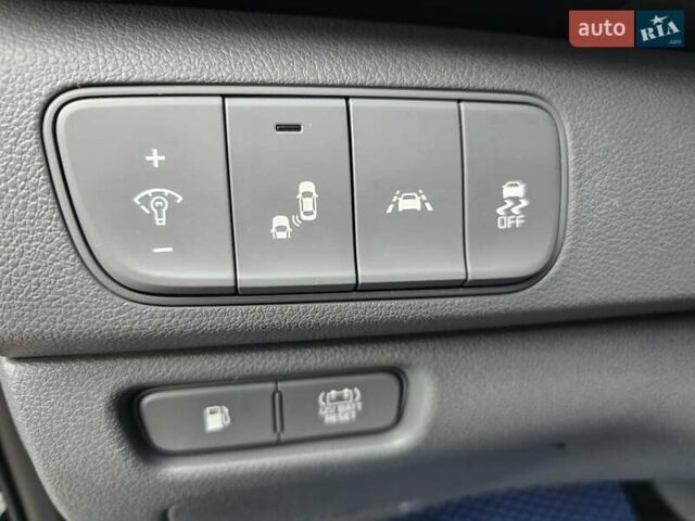 Синий Киа Niro, объемом двигателя 1.58 л и пробегом 179 тыс. км за 14400 $, фото 24 на Automoto.ua