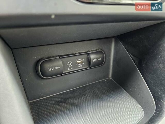 Синий Киа Niro, объемом двигателя 1.58 л и пробегом 179 тыс. км за 14400 $, фото 34 на Automoto.ua