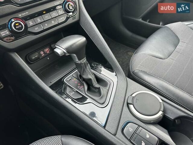 Синий Киа Niro, объемом двигателя 1.58 л и пробегом 119 тыс. км за 18300 $, фото 28 на Automoto.ua
