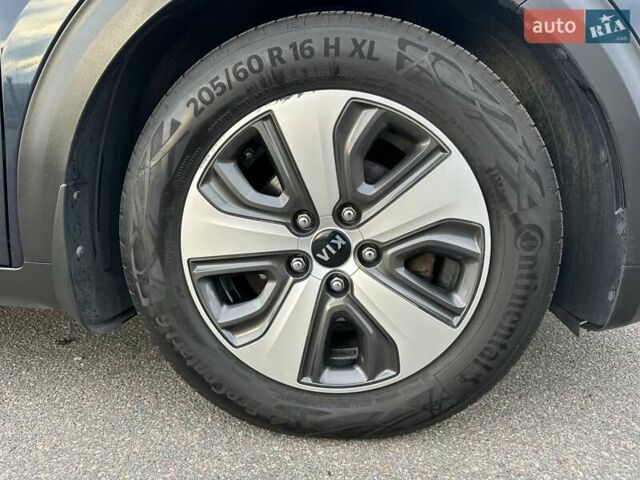 Синий Киа Niro, объемом двигателя 1.58 л и пробегом 119 тыс. км за 18300 $, фото 12 на Automoto.ua