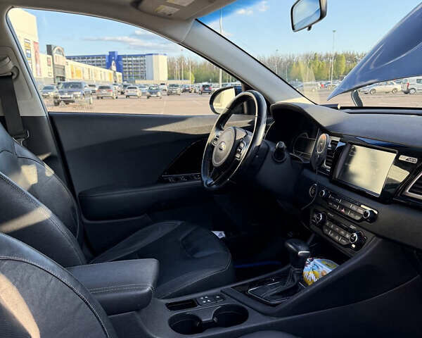 Синий Киа Niro, объемом двигателя 1.59 л и пробегом 114 тыс. км за 19000 $, фото 38 на Automoto.ua
