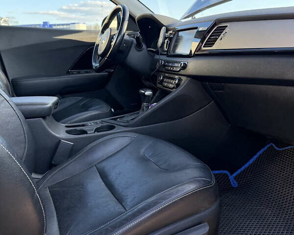 Синий Киа Niro, объемом двигателя 1.59 л и пробегом 114 тыс. км за 19000 $, фото 42 на Automoto.ua