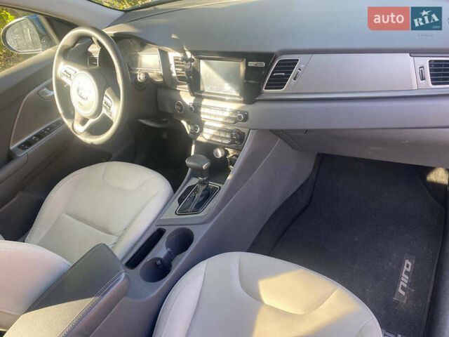 Синий Киа Niro, объемом двигателя 1.58 л и пробегом 197 тыс. км за 14800 $, фото 5 на Automoto.ua