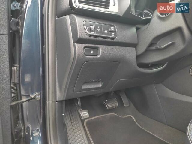 Синий Киа Niro, объемом двигателя 1.58 л и пробегом 219 тыс. км за 16200 $, фото 31 на Automoto.ua