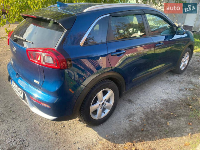Синий Киа Niro, объемом двигателя 1.58 л и пробегом 197 тыс. км за 14800 $, фото 3 на Automoto.ua