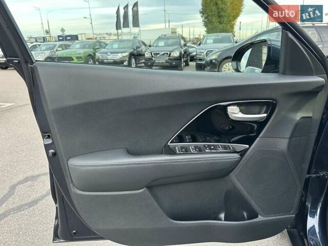 Синий Киа Niro, объемом двигателя 1.58 л и пробегом 119 тыс. км за 18300 $, фото 14 на Automoto.ua