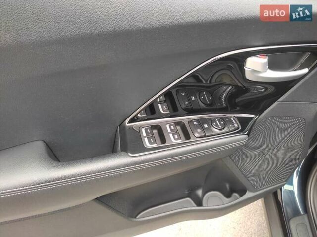 Синий Киа Niro, объемом двигателя 1.58 л и пробегом 219 тыс. км за 16200 $, фото 30 на Automoto.ua