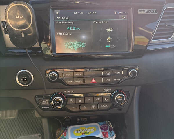 Синий Киа Niro, объемом двигателя 1.59 л и пробегом 114 тыс. км за 19000 $, фото 29 на Automoto.ua