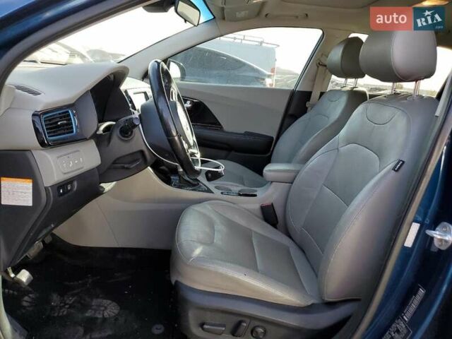 Синий Киа Niro, объемом двигателя 1.58 л и пробегом 122 тыс. км за 2400 $, фото 7 на Automoto.ua