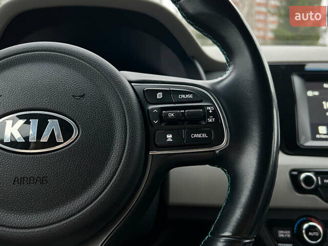 Синій Кіа Niro, об'ємом двигуна 1.58 л та пробігом 110 тис. км за 18300 $, фото 11 на Automoto.ua