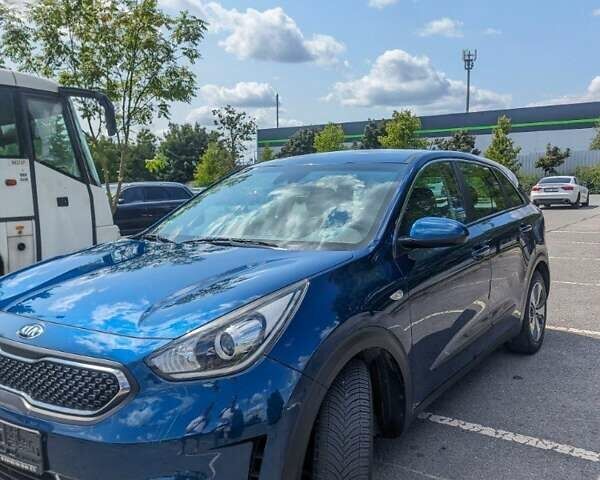 Синий Киа Niro, объемом двигателя 1.58 л и пробегом 156 тыс. км за 17500 $, фото 2 на Automoto.ua