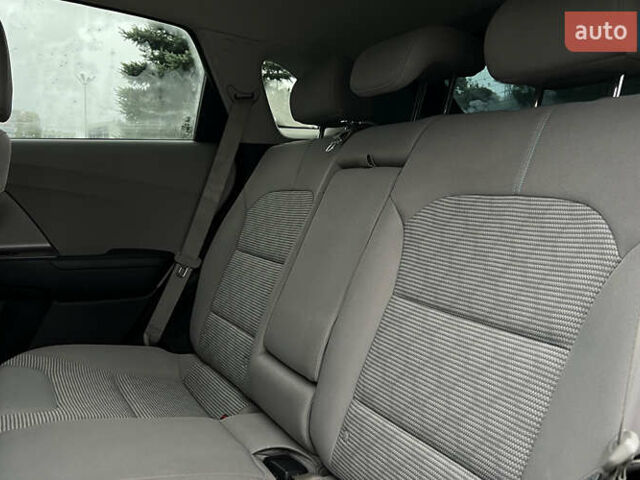 Синій Кіа Niro, об'ємом двигуна 1.58 л та пробігом 110 тис. км за 18300 $, фото 20 на Automoto.ua