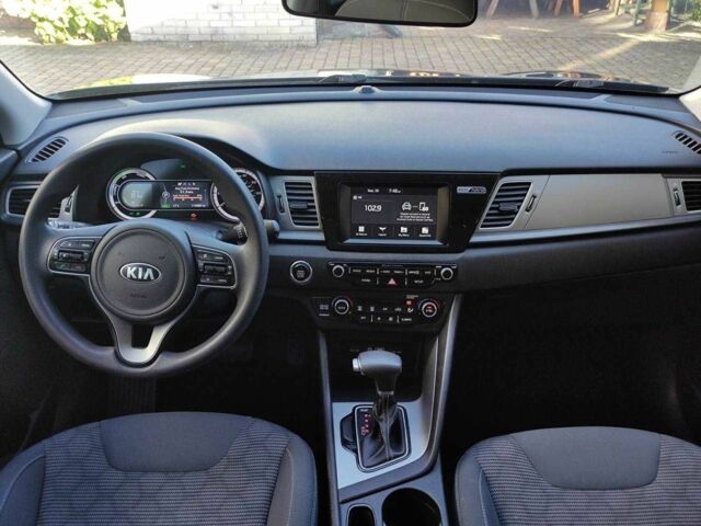 Синій Кіа Niro, об'ємом двигуна 1.6 л та пробігом 178 тис. км за 16800 $, фото 7 на Automoto.ua