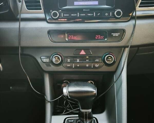 Синий Киа Niro, объемом двигателя 1.58 л и пробегом 156 тыс. км за 17500 $, фото 8 на Automoto.ua