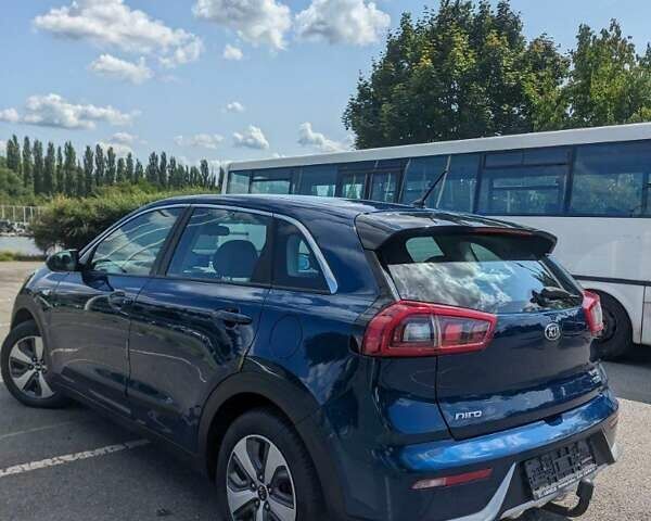 Синий Киа Niro, объемом двигателя 1.58 л и пробегом 156 тыс. км за 17500 $, фото 4 на Automoto.ua