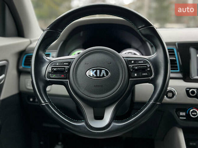 Синій Кіа Niro, об'ємом двигуна 1.58 л та пробігом 110 тис. км за 18300 $, фото 9 на Automoto.ua