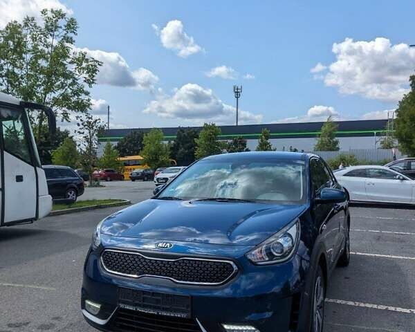 Синий Киа Niro, объемом двигателя 1.58 л и пробегом 156 тыс. км за 17500 $, фото 1 на Automoto.ua
