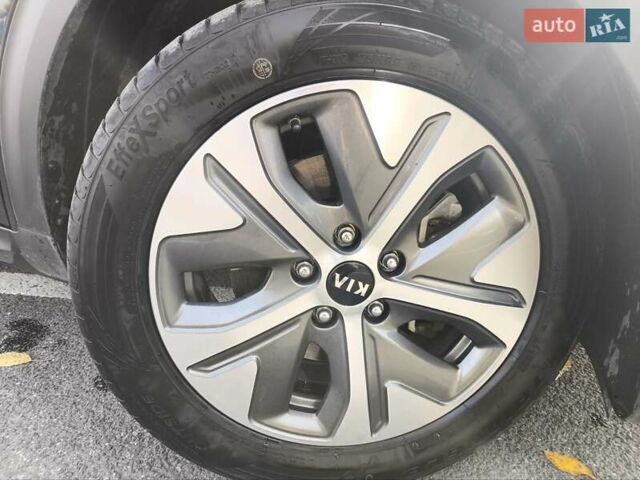 Синий Киа Niro, объемом двигателя 0 л и пробегом 128 тыс. км за 19300 $, фото 1 на Automoto.ua