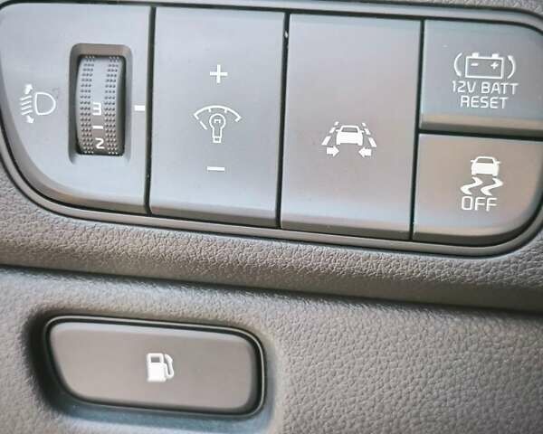 Синий Киа Niro, объемом двигателя 1.58 л и пробегом 156 тыс. км за 17500 $, фото 7 на Automoto.ua