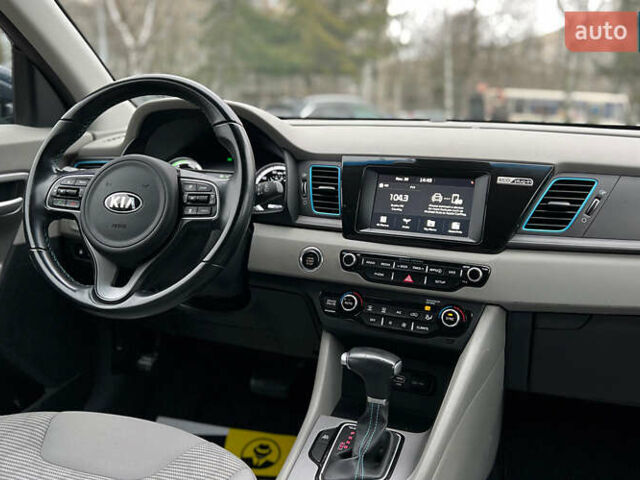 Синій Кіа Niro, об'ємом двигуна 1.58 л та пробігом 110 тис. км за 18300 $, фото 19 на Automoto.ua