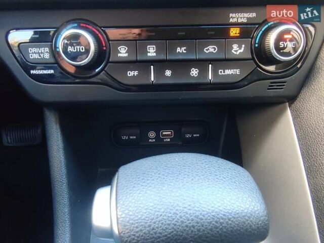 Синий Киа Niro, объемом двигателя 1.6 л и пробегом 177 тыс. км за 17200 $, фото 41 на Automoto.ua