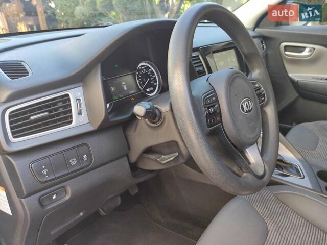 Синий Киа Niro, объемом двигателя 1.6 л и пробегом 177 тыс. км за 17200 $, фото 30 на Automoto.ua