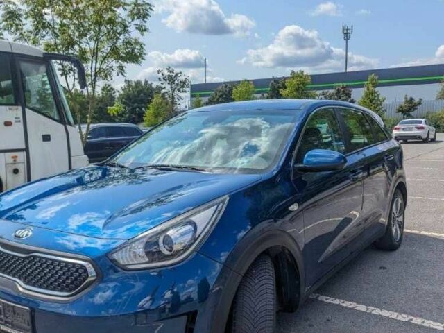 Синий Киа Niro, объемом двигателя 1.6 л и пробегом 156 тыс. км за 14129 $, фото 3 на Automoto.ua