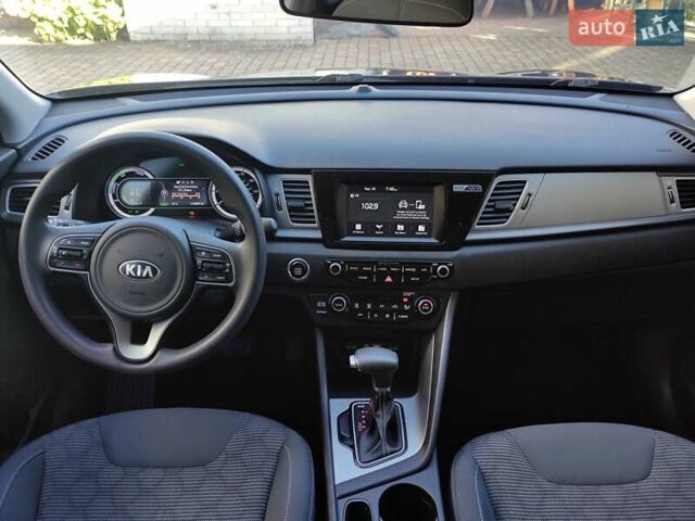 Синий Киа Niro, объемом двигателя 1.6 л и пробегом 177 тыс. км за 17200 $, фото 32 на Automoto.ua