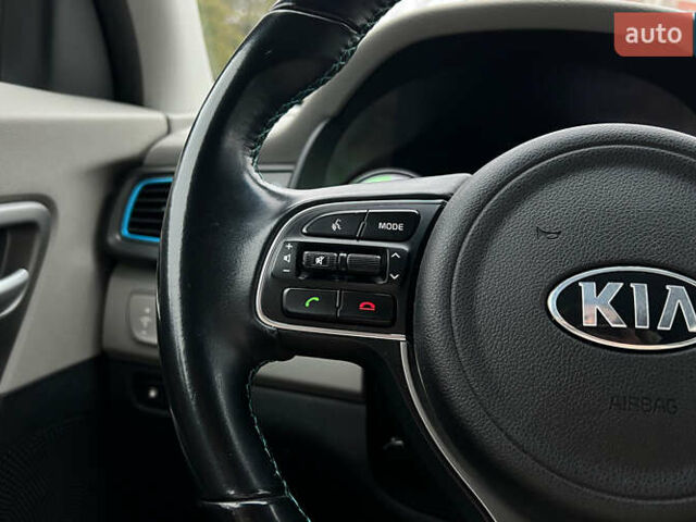 Синій Кіа Niro, об'ємом двигуна 1.58 л та пробігом 110 тис. км за 18300 $, фото 10 на Automoto.ua