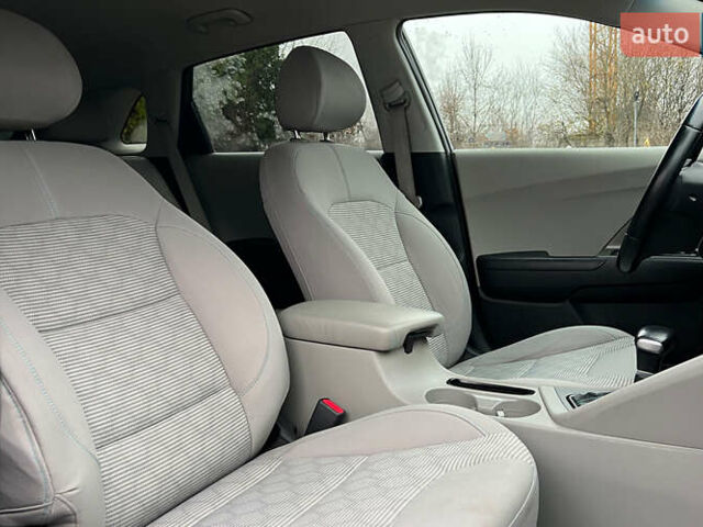 Синій Кіа Niro, об'ємом двигуна 1.58 л та пробігом 110 тис. км за 18300 $, фото 18 на Automoto.ua