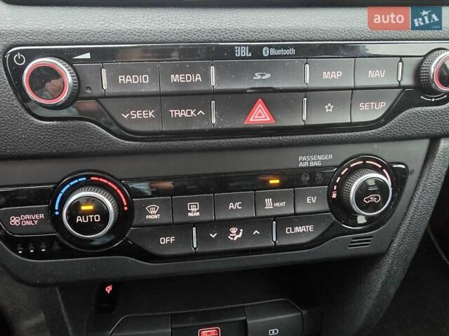 Синій Кіа Niro, об'ємом двигуна 0 л та пробігом 120 тис. км за 18770 $, фото 9 на Automoto.ua