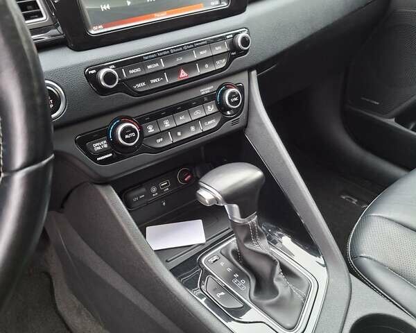 Синій Кіа Niro, об'ємом двигуна 1.58 л та пробігом 67 тис. км за 17800 $, фото 16 на Automoto.ua