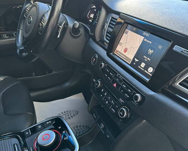 Киа Niro 2019 в Ивано-Франковске на Automoto.ua Синий Киа Niro, объемом двигателя 0 л и пробегом 155 тыс. км за 18650 $, фото 81 на Automoto.ua