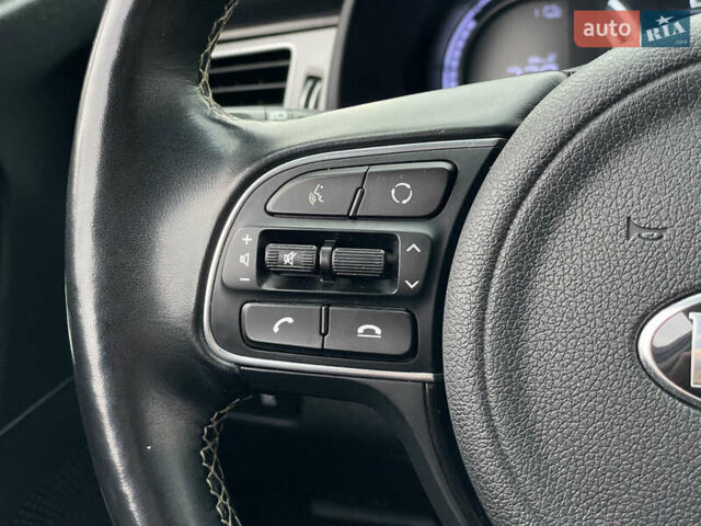 Синій Кіа Niro, об'ємом двигуна 0 л та пробігом 130 тис. км за 18455 $, фото 49 на Automoto.ua