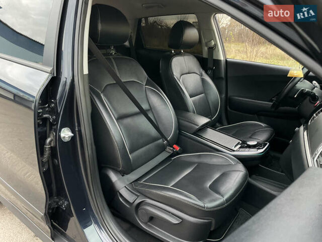 Синій Кіа Niro, об'ємом двигуна 0 л та пробігом 130 тис. км за 18455 $, фото 40 на Automoto.ua
