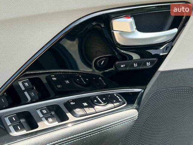 Синій Кіа Niro, об'ємом двигуна 1.6 л та пробігом 92 тис. км за 19700 $, фото 14 на Automoto.ua