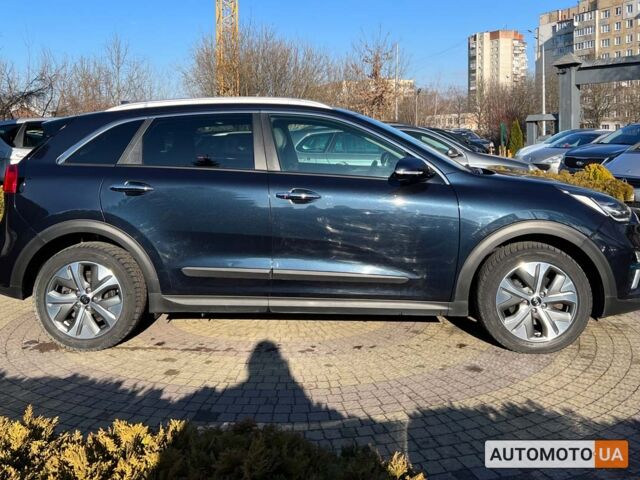 Синий Киа Niro, объемом двигателя 64 л и пробегом 191 тыс. км за 16400 $, фото 6 на Automoto.ua