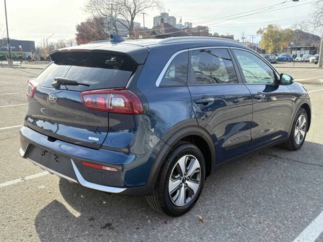 Синий Киа Niro, объемом двигателя 1.6 л и пробегом 40 тыс. км за 12000 $, фото 6 на Automoto.ua