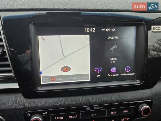 Синій Кіа Niro, об'ємом двигуна 0 л та пробігом 120 тис. км за 18770 $, фото 10 на Automoto.ua