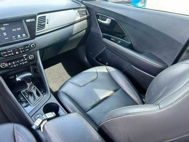 Синій Кіа Niro, об'ємом двигуна 1.6 л та пробігом 46 тис. км за 4000 $, фото 8 на Automoto.ua