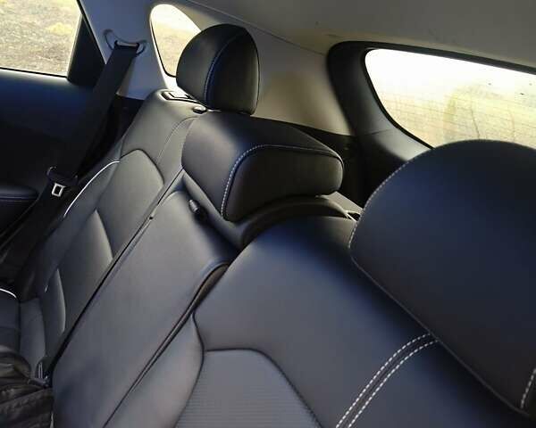 Синий Киа Niro, объемом двигателя 0 л и пробегом 132 тыс. км за 17000 $, фото 2 на Automoto.ua