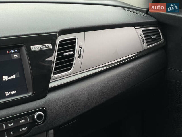 Синій Кіа Niro, об'ємом двигуна 0 л та пробігом 130 тис. км за 18455 $, фото 69 на Automoto.ua