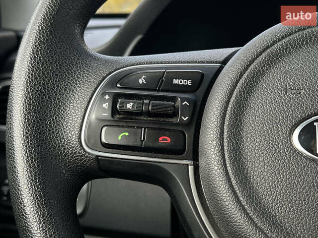 Синий Киа Niro, объемом двигателя 1.58 л и пробегом 91 тыс. км за 17650 $, фото 9 на Automoto.ua