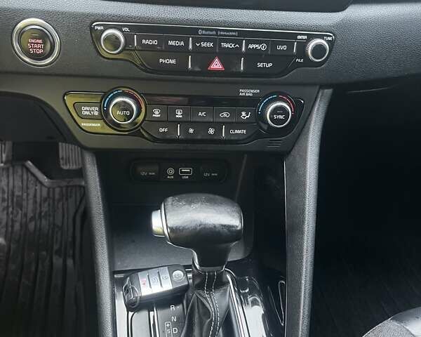 Синий Киа Niro, объемом двигателя 1.58 л и пробегом 160 тыс. км за 16300 $, фото 14 на Automoto.ua