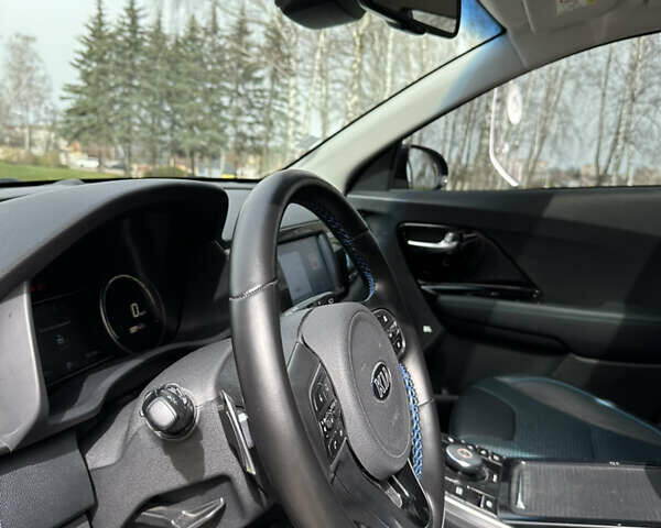 Синій Кіа Niro, об'ємом двигуна 0 л та пробігом 79 тис. км за 21500 $, фото 8 на Automoto.ua